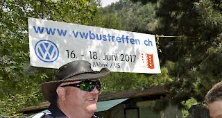 Organisator Martin Escher mit seinem Erkennungsmerkmal...