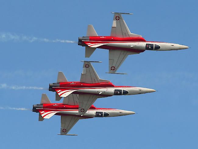 Ein Schweizer F5-Kampfflugzeug der Patrouille Suisse ist in den Niederlanden abgestürzt. (Archivbild)