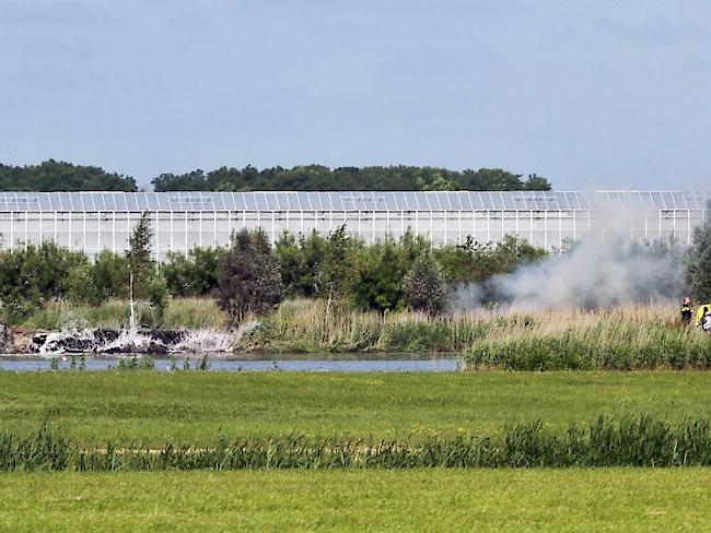 Ein Tiger-Jet der Patrouille Suisse ist in den Niederlanden in einen Teich abgestürzt. Die Schweizer Militärjustiz will das Wrack nach der Bergung untersuchen.