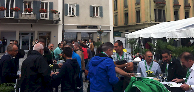 Vorbereitungen zum Start der Tour-de-Suisse-Etappe am Mittwochnachmittag in Brig