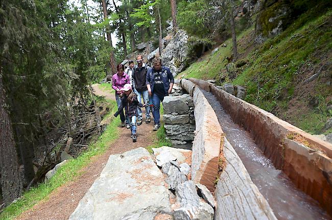 Die Wanderzeit für die beiden zum Themenweg «Zauberwasser» instand gestellten Wasserleiten beträgt mit Pausen drei bis vier Stunden.