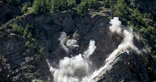 1000 Tonnen Fels wurden am Montagnachmittag am Deibfels weggesprengt. 