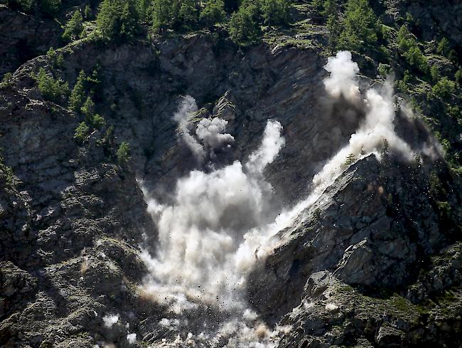 1000 Tonnen Fels wurden am Montagnachmittag am Deibfels weggesprengt. 