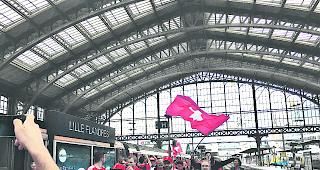 Ankunft. Der SBB-Fanzug mit 750 Fans nach sieben Stunden Fahrt ab Basel.  