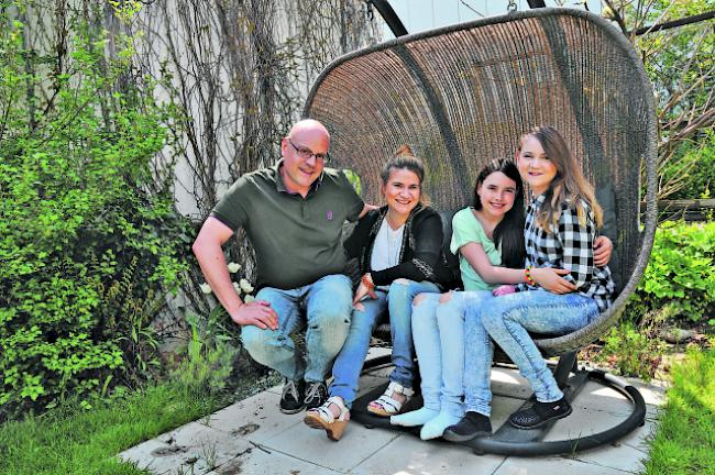 Halten zusammen. Beni Imboden und Partnerin Tanja mit der jeweiligen Tochter Svenja und Jenny (von links). 
