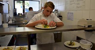 Lernender Francesco Williner bei der Arbeit.