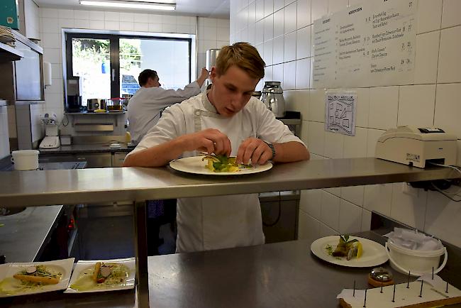 Lernender Francesco Williner bei der Arbeit.