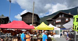 Marktreiben. Auch dieses Jahr besuchen viele Leute den &laquo;Gommerm&auml;rt&raquo;.
