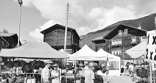 Markttreiben. Auch dieses Jahr besuchten viele Leute den &laquo;Gommerm&auml;rt&raquo;.  