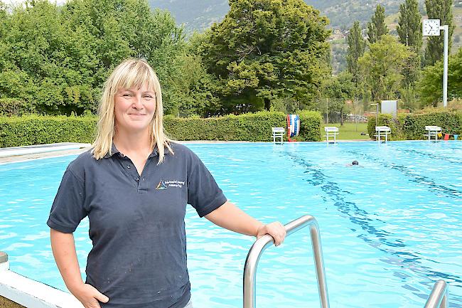 Helga Hreinsdottir ist Betriebsleiterin des Visper Schwimmbads und Campings Mühleye.