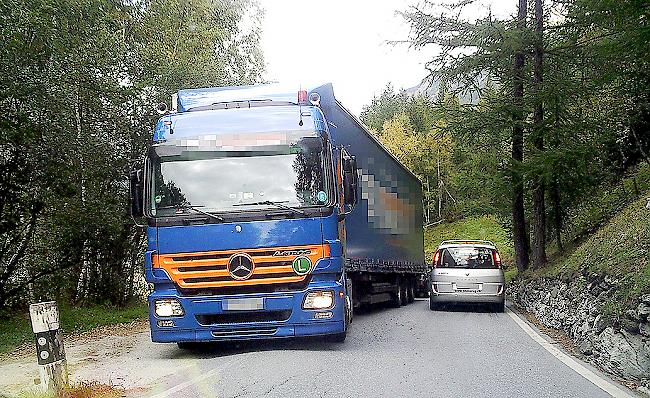 Die Gemeinde Zermatt will auf der Strasse Täsch–Zermatt künftig sicherere Manöver.