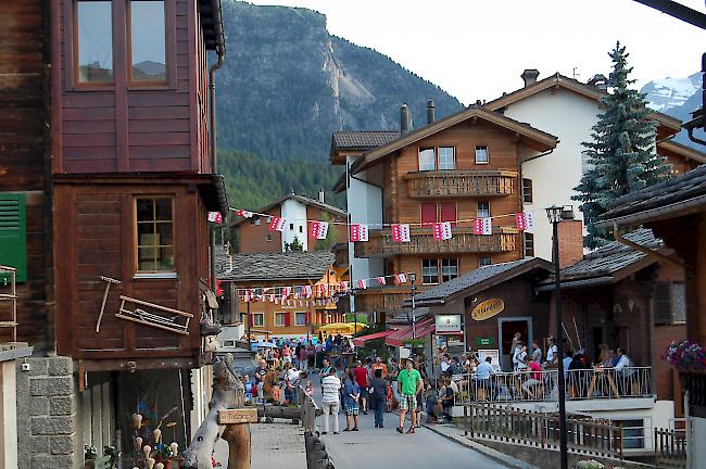 Der Flanierabend in Grächen im Zeichen der Brauchtumswoche.