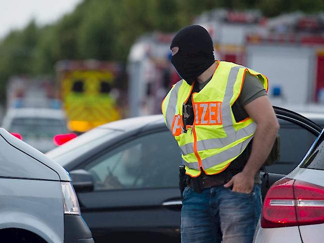 Bei einer Schiesserei in München sind am Freitagabend mindestens sechs Personen ums Leben gekommen - die Polizei war mit einem Grossaufgebot vor Ort.