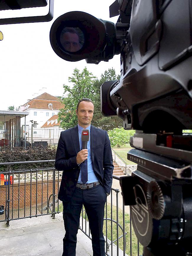 Adrian Arnold bei der Arbeit vor der Kamera.