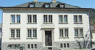 SP und SVP lassen sich im Kampf ums Visper Rathaus noch nicht in die Karten schauen.