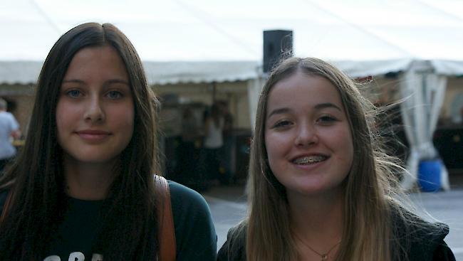 Fabienne Werlen (15) und Sophie Stoffel (15), beide aus Visperterminen.
