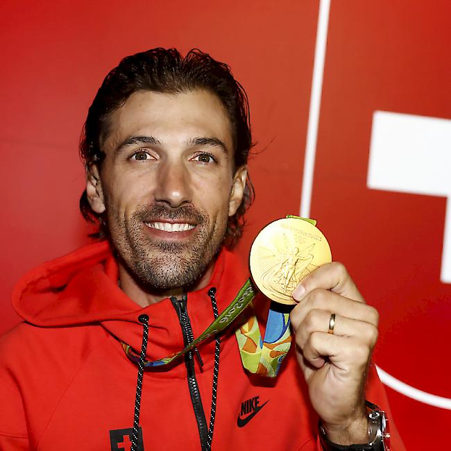 Fabian Cancellara of Switzerland poses with his gold medal he won in the Cycling Road Time Trial race in the House of Switzerland at the Rio 2016 Summer Olympics in Rio de Janeiro, Brazil, Wednesday, August 10, 2016. (KEYSTONE/Peter Klaunzer)