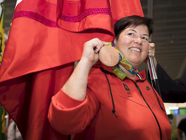 Thurgauer Fahne, Schweizer Fahne, Medaille: Schöner Empfang für Heidi Diethelm am Flughafen
