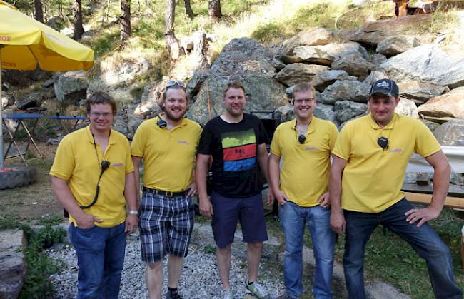 Zufriedene Organisatoren am Abend des Waterslide-Contests in Simplon-Dorf