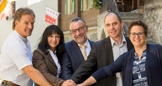 Die KandidatInnen der SVP St. Niklaus (von links): Kusi Sarbach, Marseline Gruber, Paul Biffiger (Vizepr&auml;sident), Patric Schnidrig (Richter) und Daniela Pollinger (Gemeinderat neu).