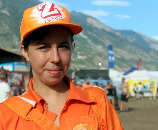 Miriam Müller, Thun: «Ich verteile Chips-Proben an die Festivalbesucher, wobei diese auch an unserem Gewinnspiel teilnehmen können. Dabei werde ich eigentlich konstant angemacht. Ich will nicht wissen, wie oft ich gefragt wurde, ob ich der Hauptgewinn sei.»