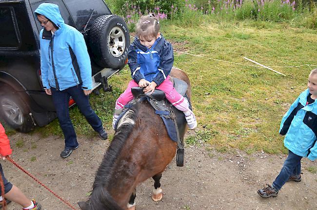 Sanft und ruhig war hingegen das Pony, auf dem die Kinder am siebten Moosalp Markt reiten durften.