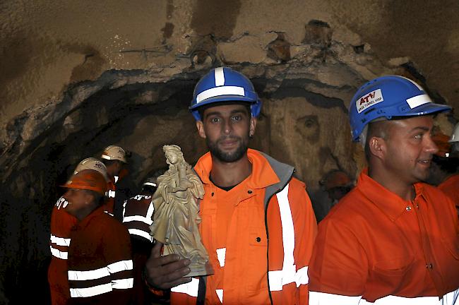 Mineur nach dem Durchschlag mit Schutzpatronin, der heiligen Barbara.