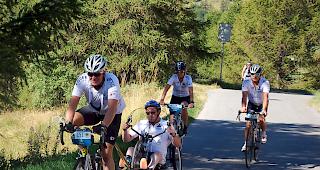 An Motivation fehlte es den Fahrern nicht. Einerseits spornte sie der Gedanke an, krebskranke Menschen zu unterst&uuml;tzen. Aber auch die zahlreichen Zuschauer auf der gesamten Strecke sorgten mit ihrem Jubel f&uuml;r die n&ouml;tige Energie.