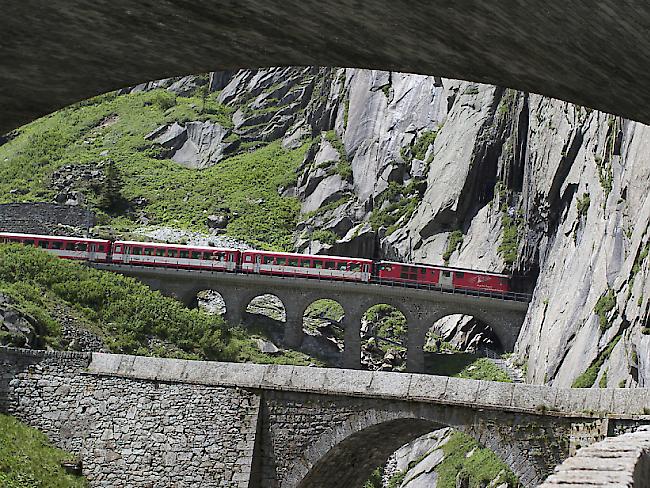 Die Strecke der Matterhorn Gotthard Bahn zwischen Andermatt und Göschenen durch die Schöllenenschlucht im Kanton Uri ist wegen einer Entgleisung unterbrochen. (Archivbild)