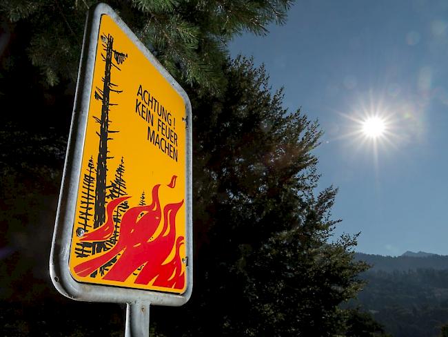 In den Kantonen Wallis und Tessin ist - wie in den Bündner Südtälern - ein absolutes Feuerverbot im Freien in Kraft.

