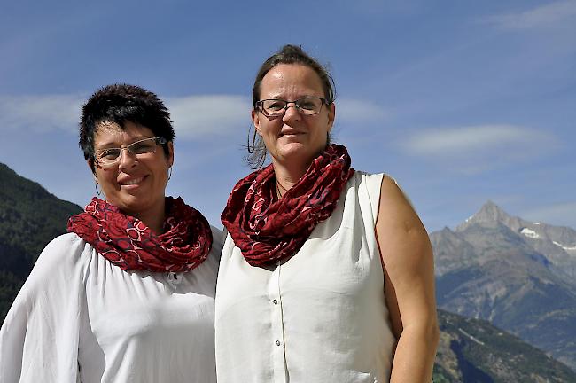 OK-Präsidentin Christine Brigger (links) und Ilona Margelisch, Präsidentin des SV Staldenried.