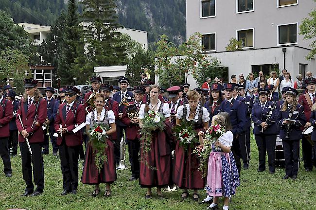 Die MG Gemmi erhielt zu ihrem 200-Jahr-Jubiläum die neue Fahne.