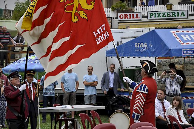 Offizieller Akt bei der Fahnenweihe.