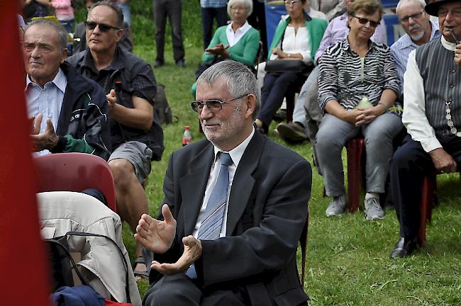 Pfarrer Perrig als Zuschauer...