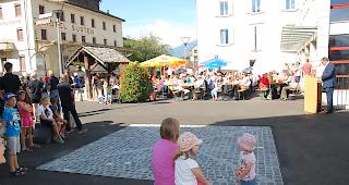 Rund 300 000 Franken liess sich die Gemeinde Leuk die Neugestaltung des Dorfplatzes Susten kosten. 