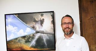 Hypnosetherapeut Harald Burgener in seiner Praxis in Brig.