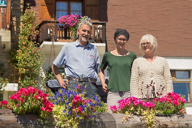 Neue Idee. Ernest, Daniela und Vreni Berchtold wollen auch in ihren Hotelzimmern auf Nachhaltigkeit setzen.