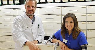 Lehrmeister Dr. Alain Guntern (l.) mit Felicitas Imseng.