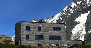 Tag der offenen H&uuml;ttent&uuml;re bei der Anenh&uuml;tte im L&ouml;tschental. 