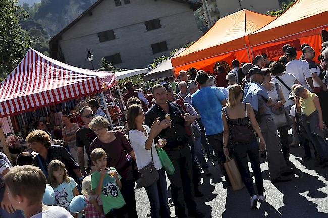 Der Markt zog wiederum unzählige Besucher aus dem Oberwallis, aber auch aus der Deutschschweiz und dem nahen Ausland an...