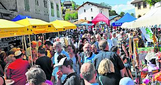 Menschenauflauf. Stimmt das Wetter im Herbst und heisst es &laquo;P&uuml;ru-M&auml;rt Cultura&raquo;, sind Massen von Menschen in Bewegung durch Turtmanns Strassen und Gassen: Die Stimmung ist stets friedlich, das Angebot an den rund 150 St&auml;nden sehr vielseitig. 