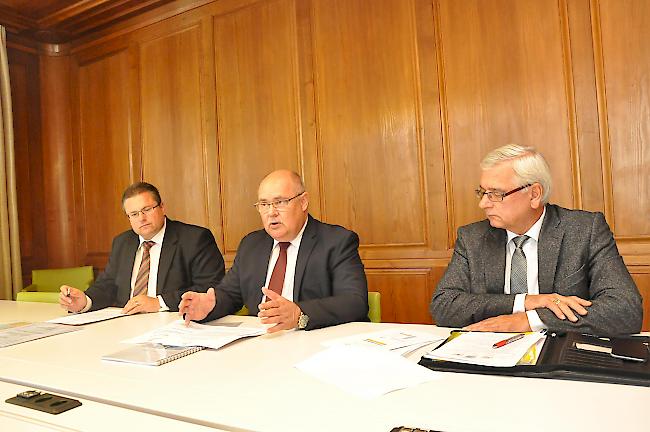 Die Finanzgruppe, bestehend aus Finanzverwalter Aldo Karlen, Gemeindepräsident Niklaus Furger und Mitglied René Dirren.
