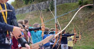 Beim Bogenschiessen ist eine ruhige Hand gefragt.