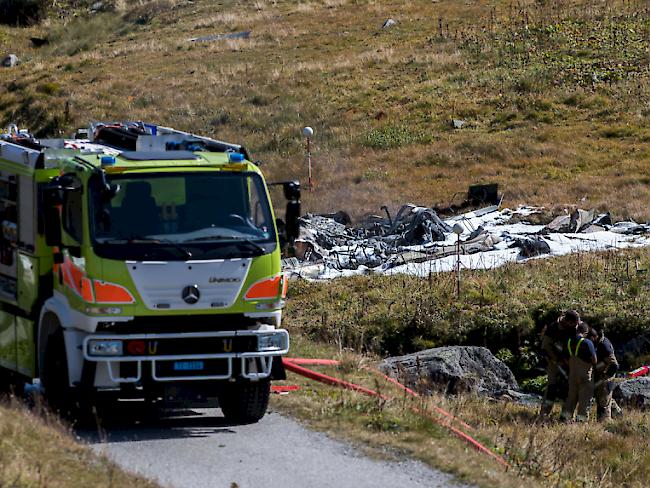 Beim Absturz eines Helikopters der Schweizer Luftwaffe kommen beide Piloten ums Leben. Der Flughelfer wird verletzt. Vor dem Unfall hatte der Helikopter auf dem Gotthard Passagiere aussteigen lassen.