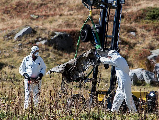 Am Freitag abgeschlossen: Aufräumarbeiten am Absturzort des Super-Puma.