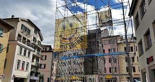 &Uuml;ber das Wochenende grinste ein riesiges Smiley der CSP &uuml;ber dem Sebastiansplatz. &laquo;V&ouml;llig legal&raquo;, sagt die Partei.