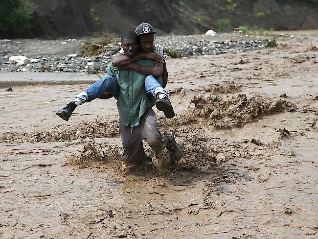 Schwere Überschwemmungen nach dem Hurrikan "Matthew" sorgten im Karibikstaat Haiti für grosse Schäden und mindestens 22 Tote.