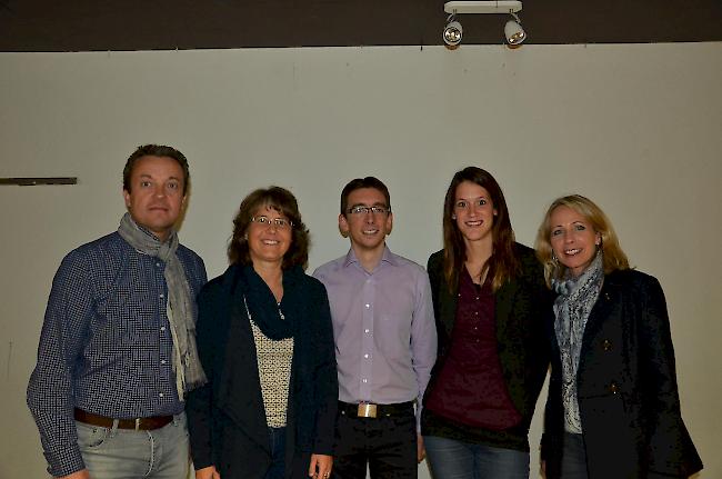 Der neue Vorstand des Vereins Pflegefamilien Oberwallis: Stefan Petrig, Kassier; Nicole Carron-Bayard, Kommunikation; Michael Kreuzer, Präsident, Nicole König-Bayard, Vizepräsidentin und Anette Weiss, Aktuarin (von links).