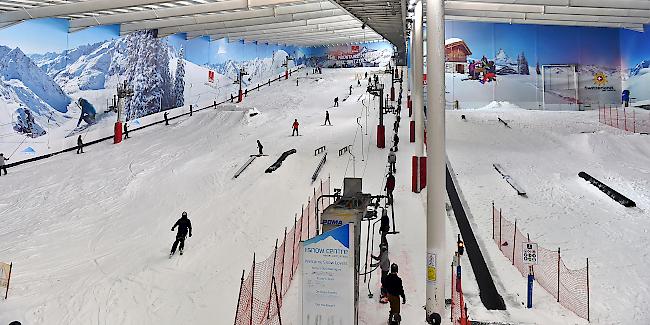 Das Herz der Briten gewinnen: vollständiges Branding der Skihalle mit einem Panorama der Walliser Alpen. 