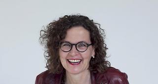 Christine Loriol verr&auml;t Tipps und Tricks, damit der Jahresbericht interessant daherkommt.